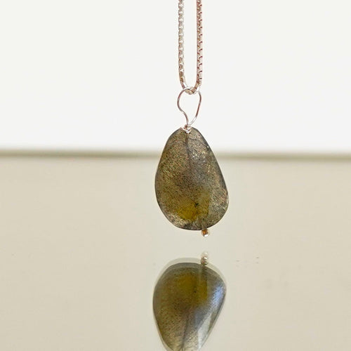 Pendentif en labradorite Transformation/ Protection/ Créativité/ Intuition