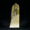 Un magnifique cristal maître de citrine  On appelle cristal maître , des pierres dépassant 15cm de haut.  Ces cristaux Maîtres ont chacun des propriétés uniques indépendamment du type de pierre.  Ils contiennent  une sagesse ancestrale, ces êtres minéraux gardent en eux la mémoire de l'humanité