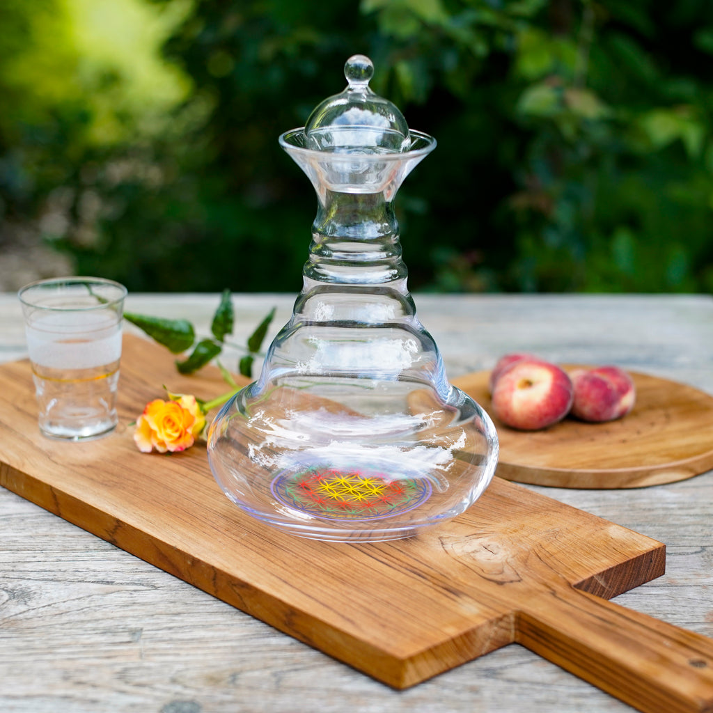 Carafe en verre fleur de vie multicolore photo Hugo Rosanis