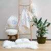 Notre collection de coussins de yoga imprimés d'une fleur de vie sont tous vendus dans leur housse en coton du Centre Elément