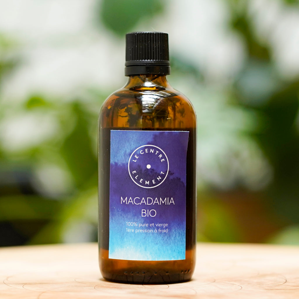 Notre huile de Macadamia bio est 100% pure et naturelle. Exceptionnellement restructurante , elle renforce la micro circulation et répare les tissus, aide à la cicatrisation pour les cicatrices, vergetures, crevasses...